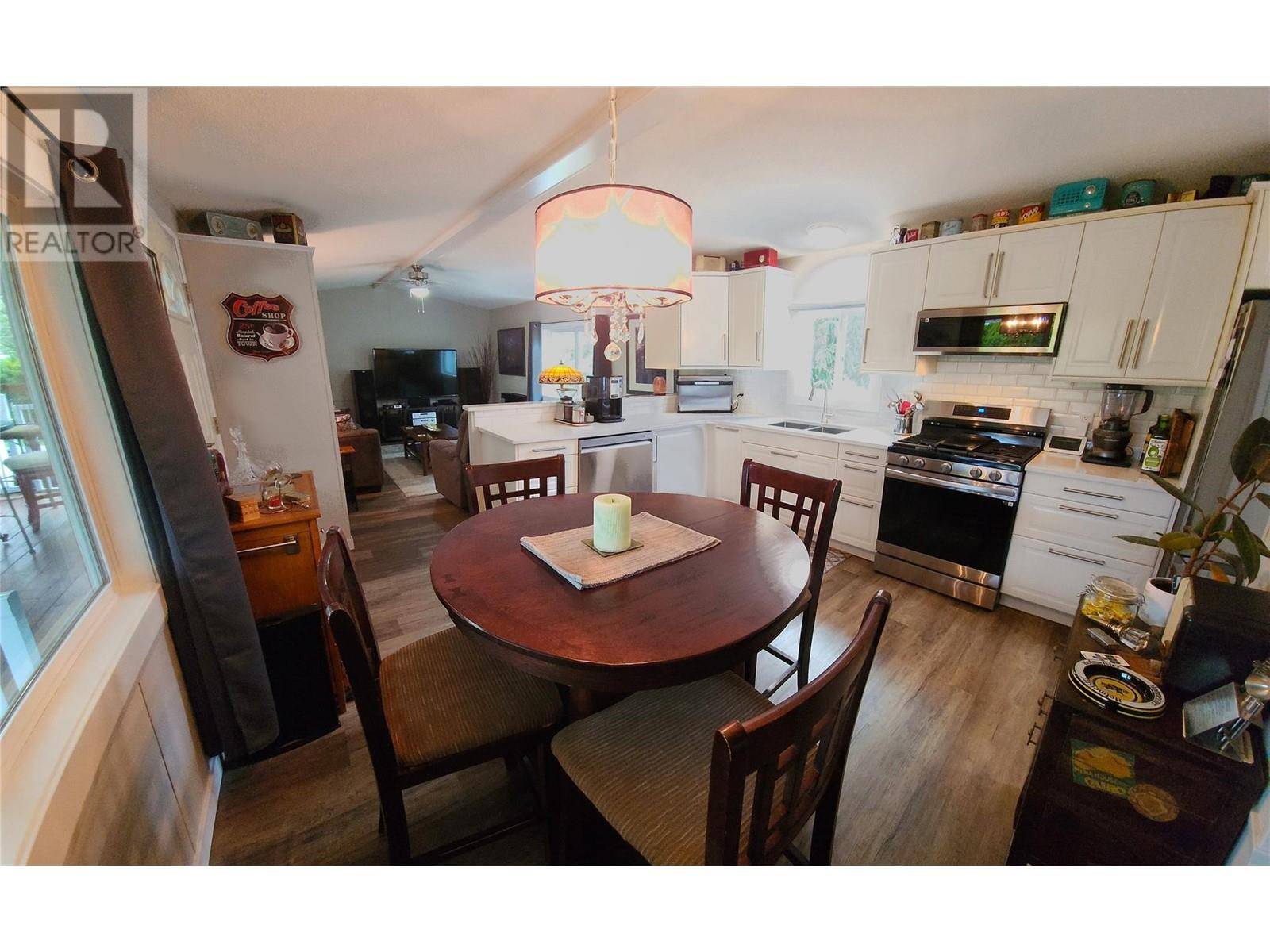 Keremeos, BC V0X1N3,715 10TH Avenue