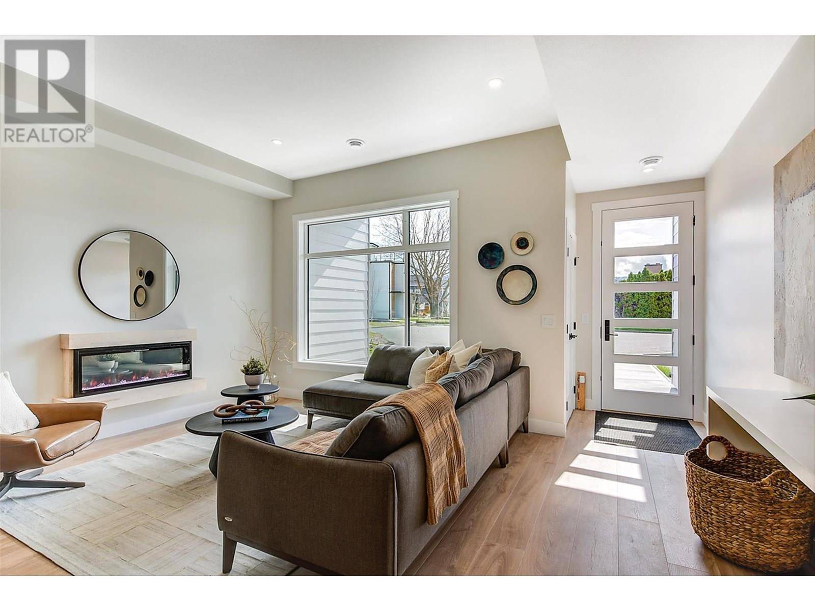 Kelowna, BC V1Y2V1,732 Coopland CRES #1