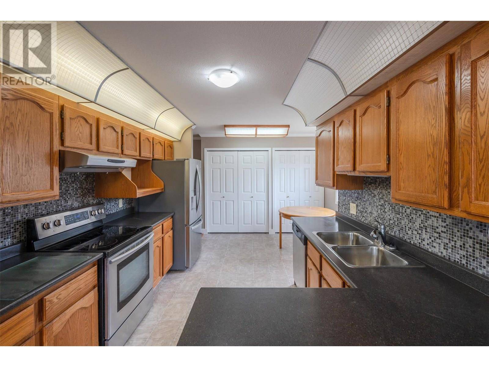 Penticton, BC V2A3S9,157 Green AVE West #201