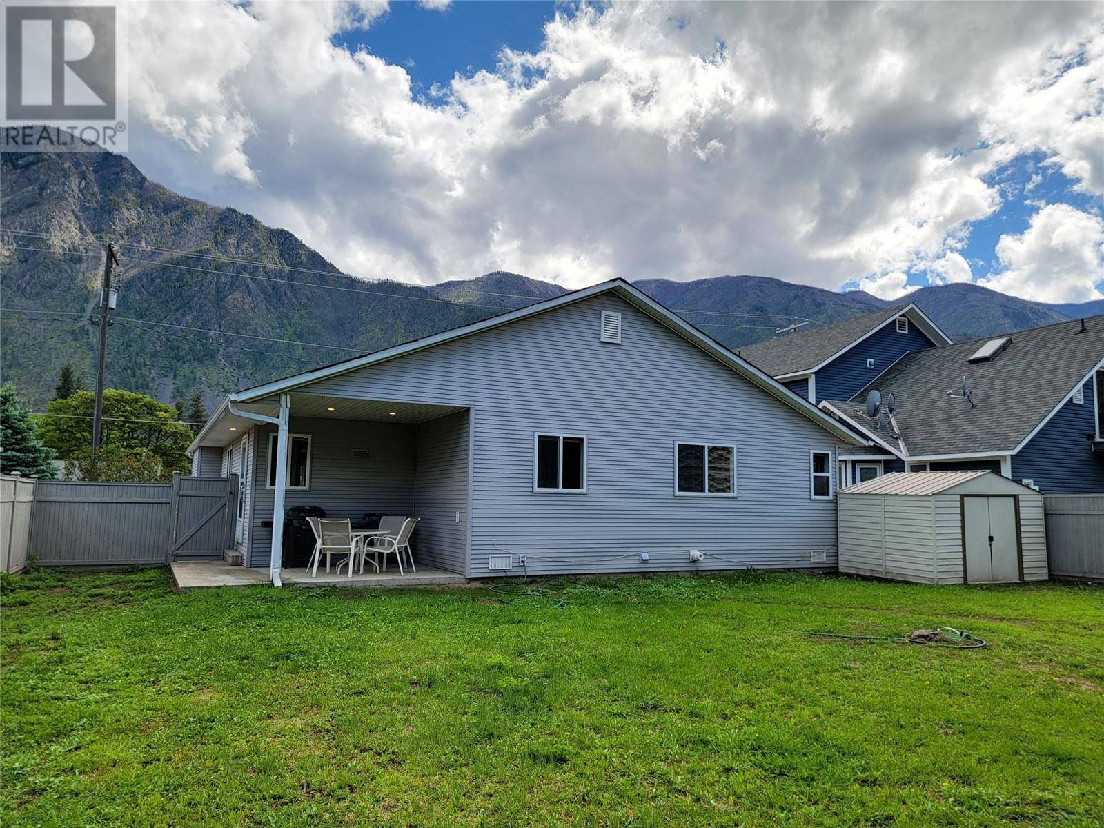 Keremeos, BC V0X1N3,602 10th Avenue