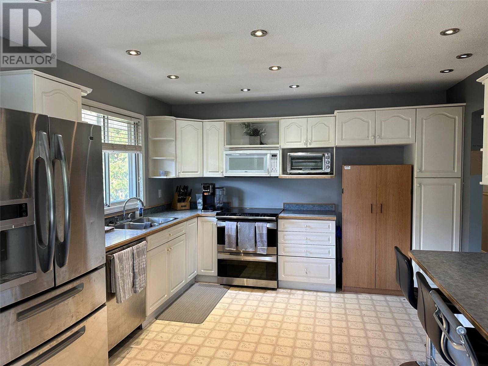 Oliver, BC V0H1T1,5246 HAYNES Road