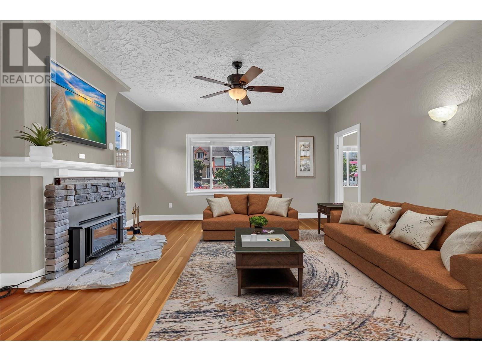 Penticton, BC V2A5M9,626 Winnipeg Street