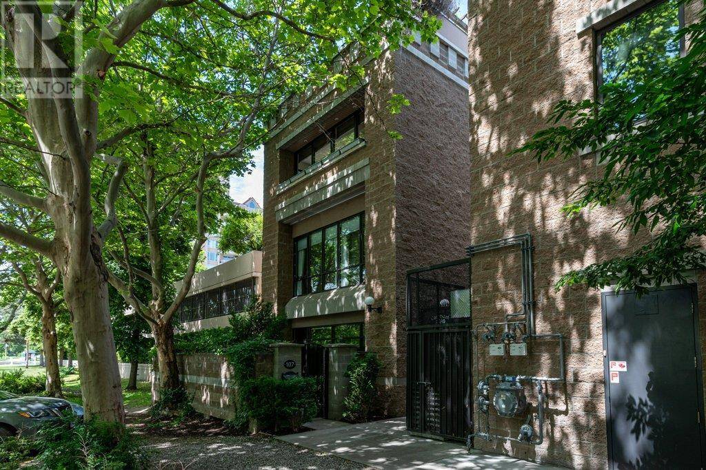 Kelowna, BC V1Y9W6,1180 Sunset DR #107/207