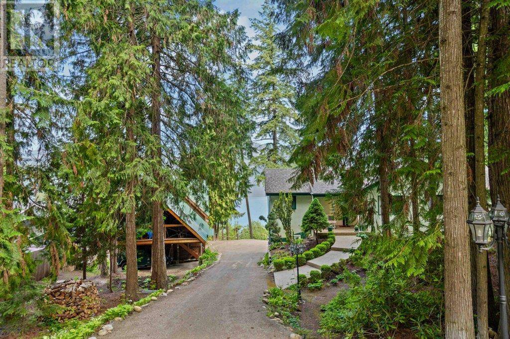 Blind Bay, BC V0E1H1,2593 Duncan Road