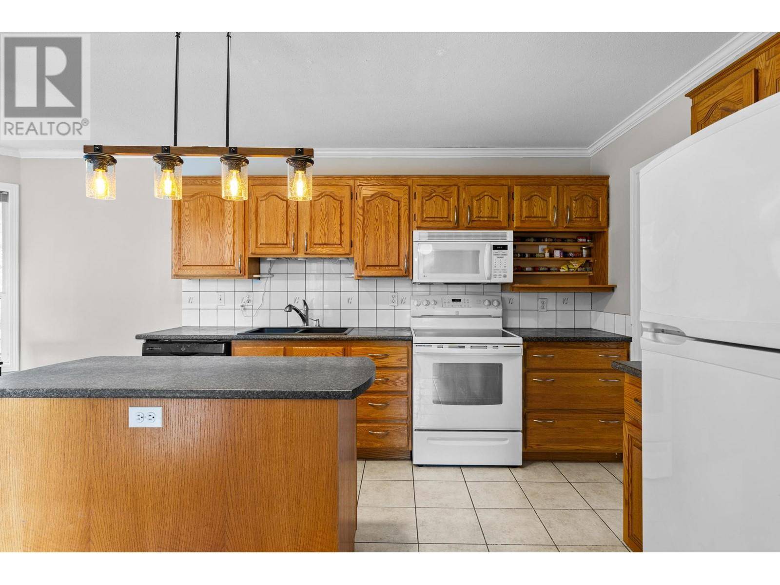 Kelowna, BC V1V1W6,125 Applecrest Court