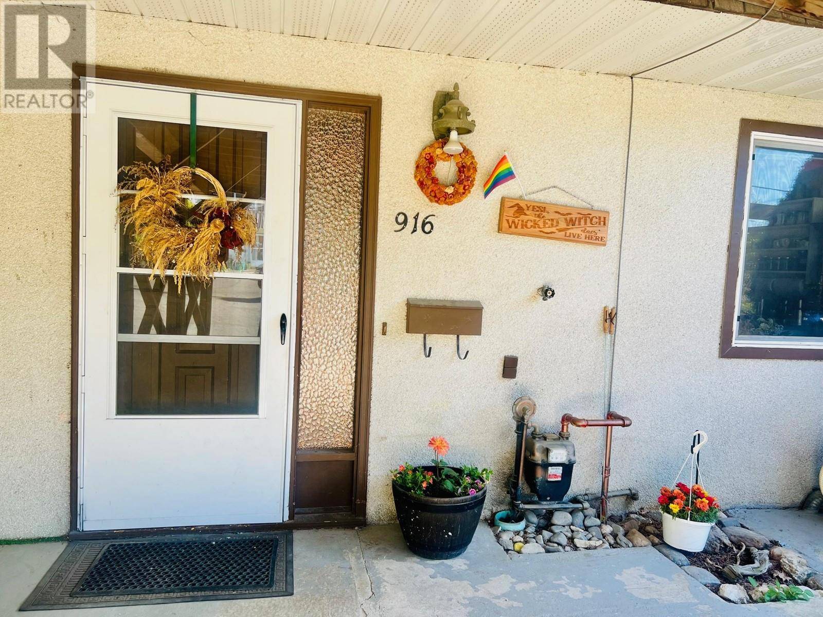 Creston, BC V0B1G3,916 Dogwood Street