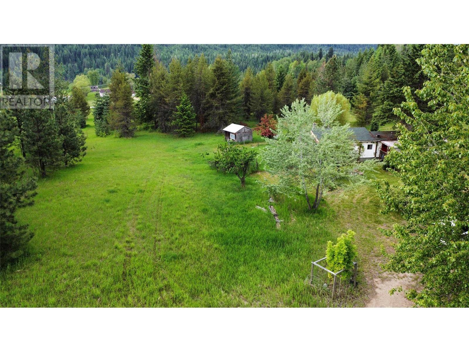 Krestova, BC V0G1H2,3688 Mckenzie Road