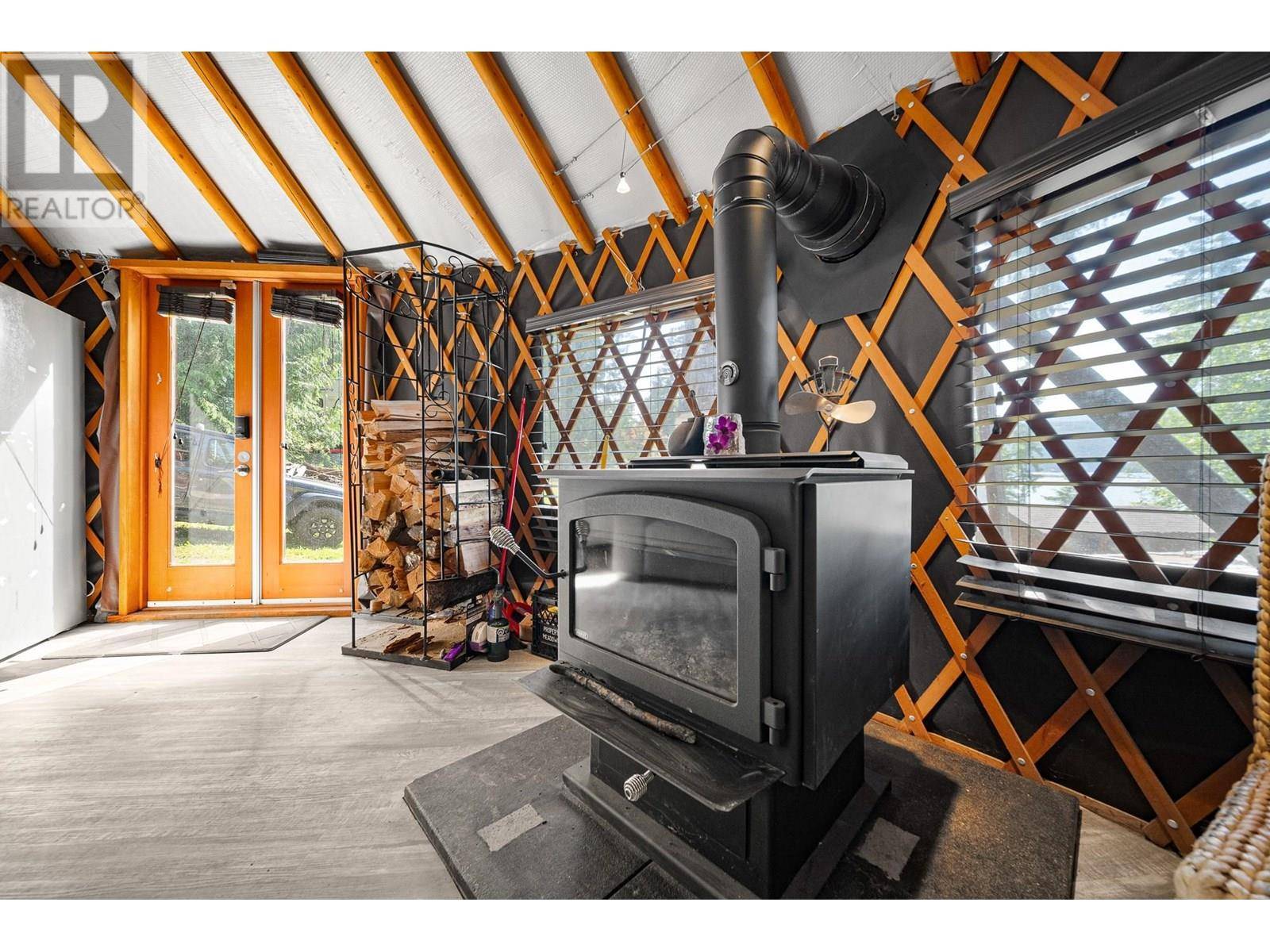 Anglemont, BC V0E1M8,8486 Horseshoe Bay Road