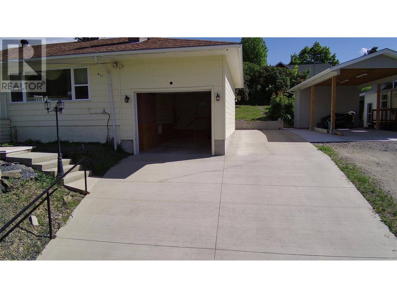 Creston, BC V0B1G4,911 Ibbitson Street