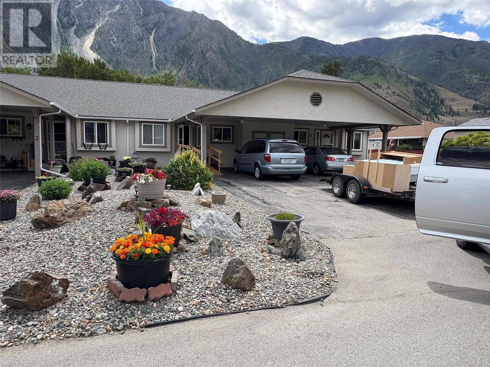 Keremeos, BC V0X1N3,815 11th AVE #2