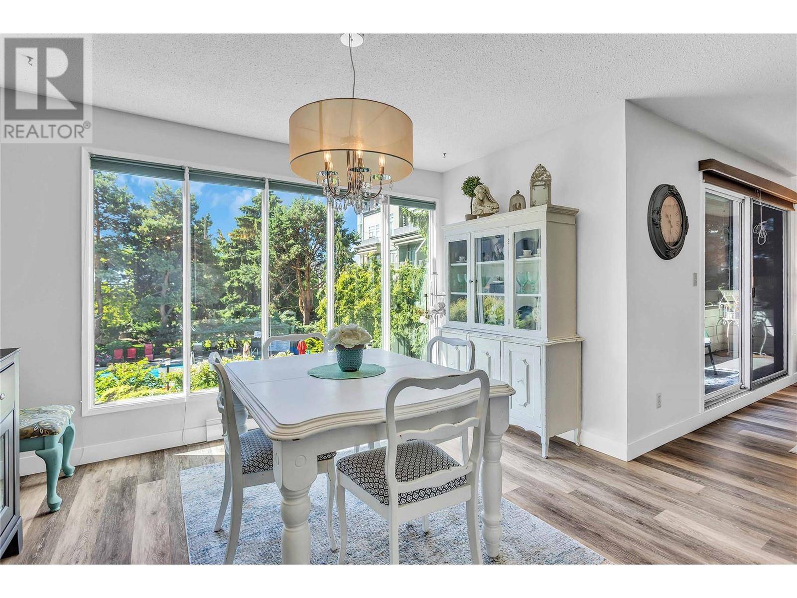 Kelowna, BC V1Y8L7,1056 Bernard AVE #216