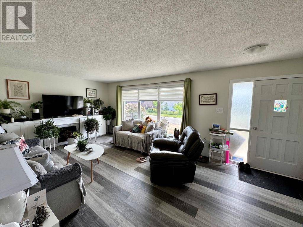 Dawson Creek, BC V1G1C8,924 93 Avenue