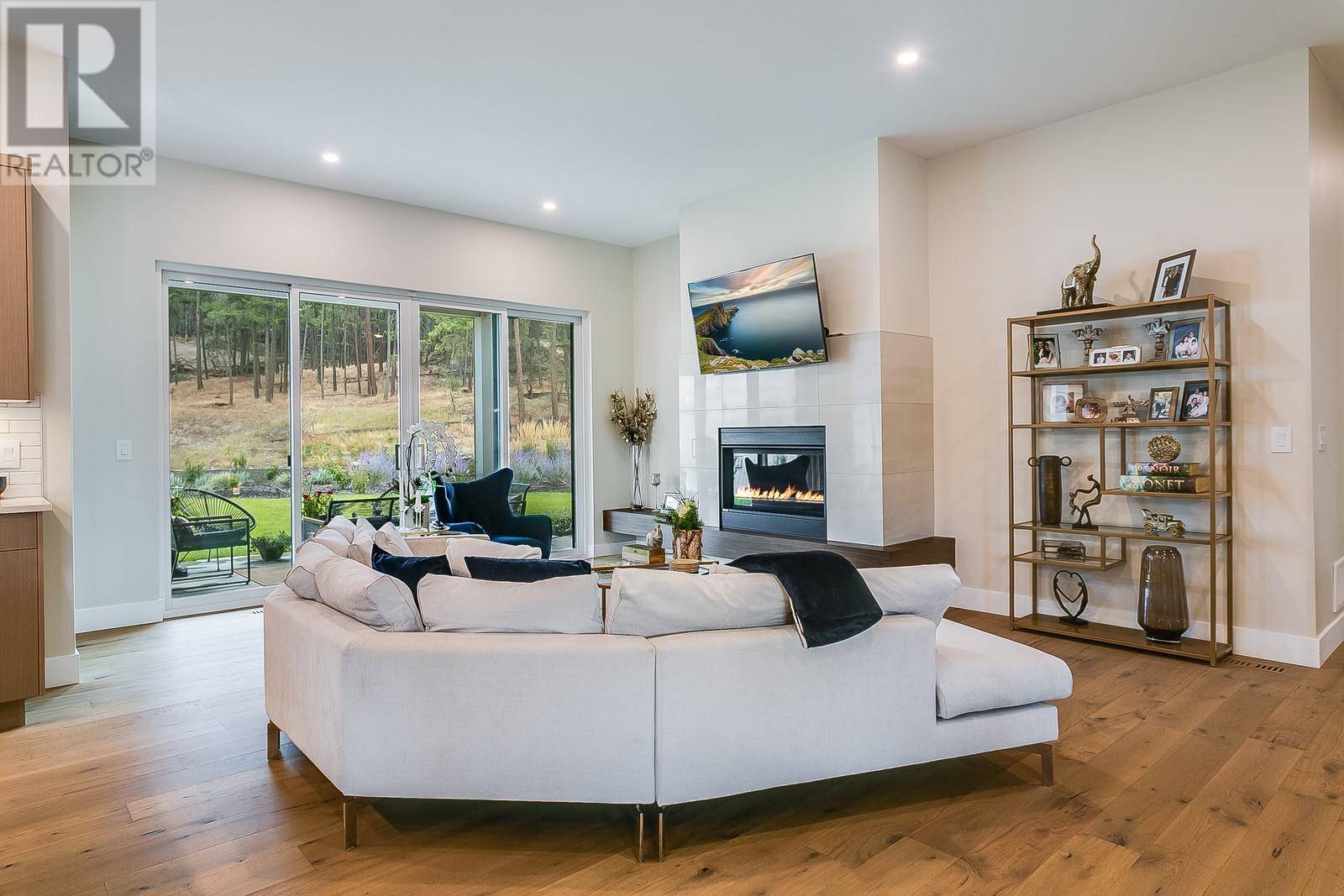 Lake Country, BC V4V0A9,10225 Beacon Hill Drive