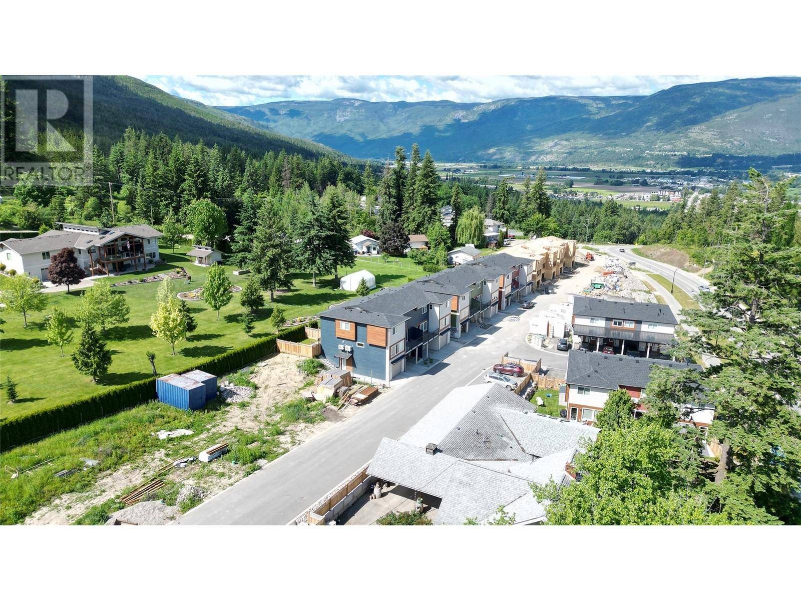 Salmon Arm, BC V1E2C8,981 12 ST Southeast #34