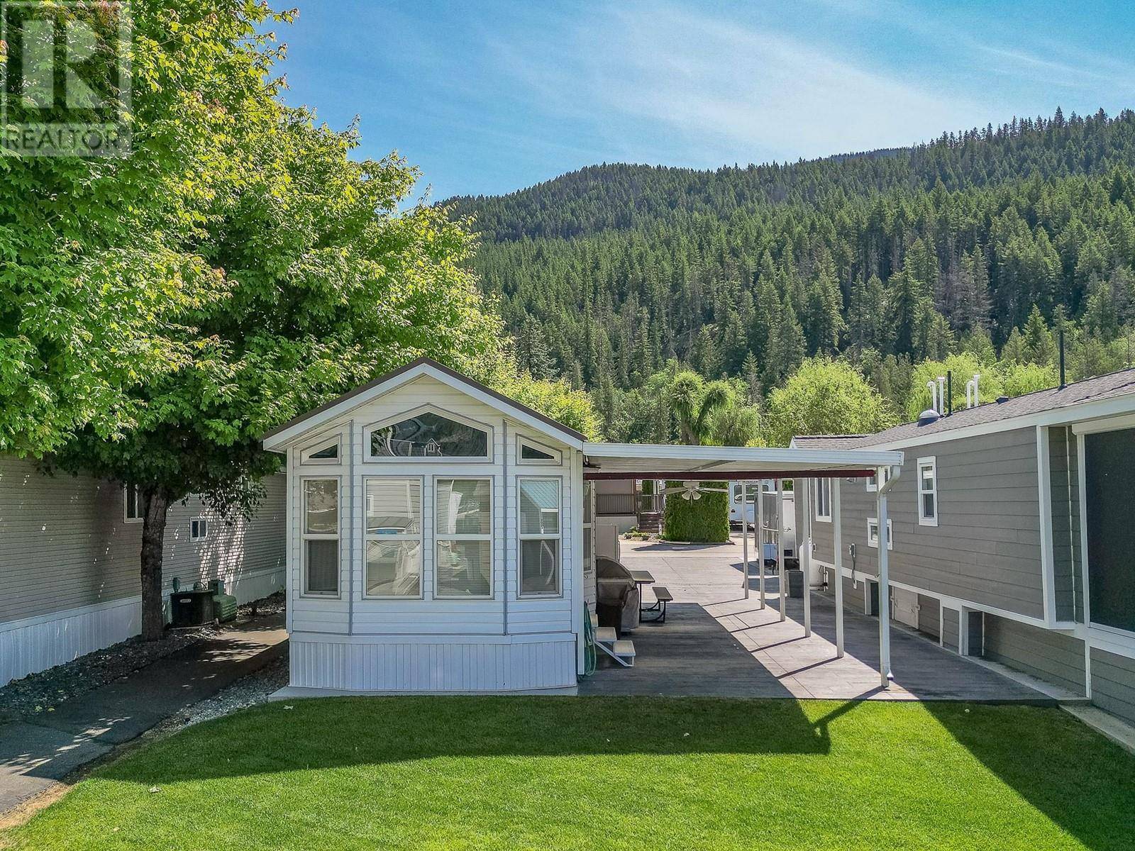 Mara, BC V0E2K0,8216 97A HWY #16