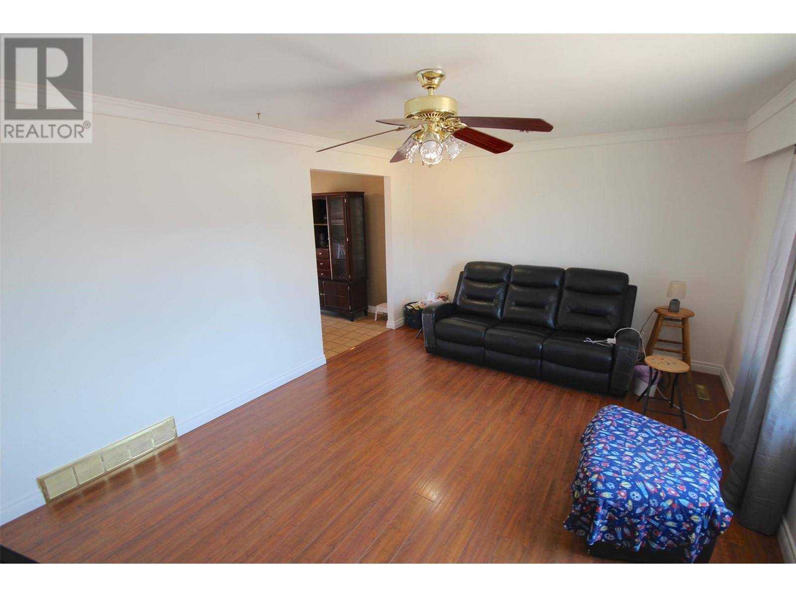 Dawson Creek, BC V1G2Y3,916 112 Avenue