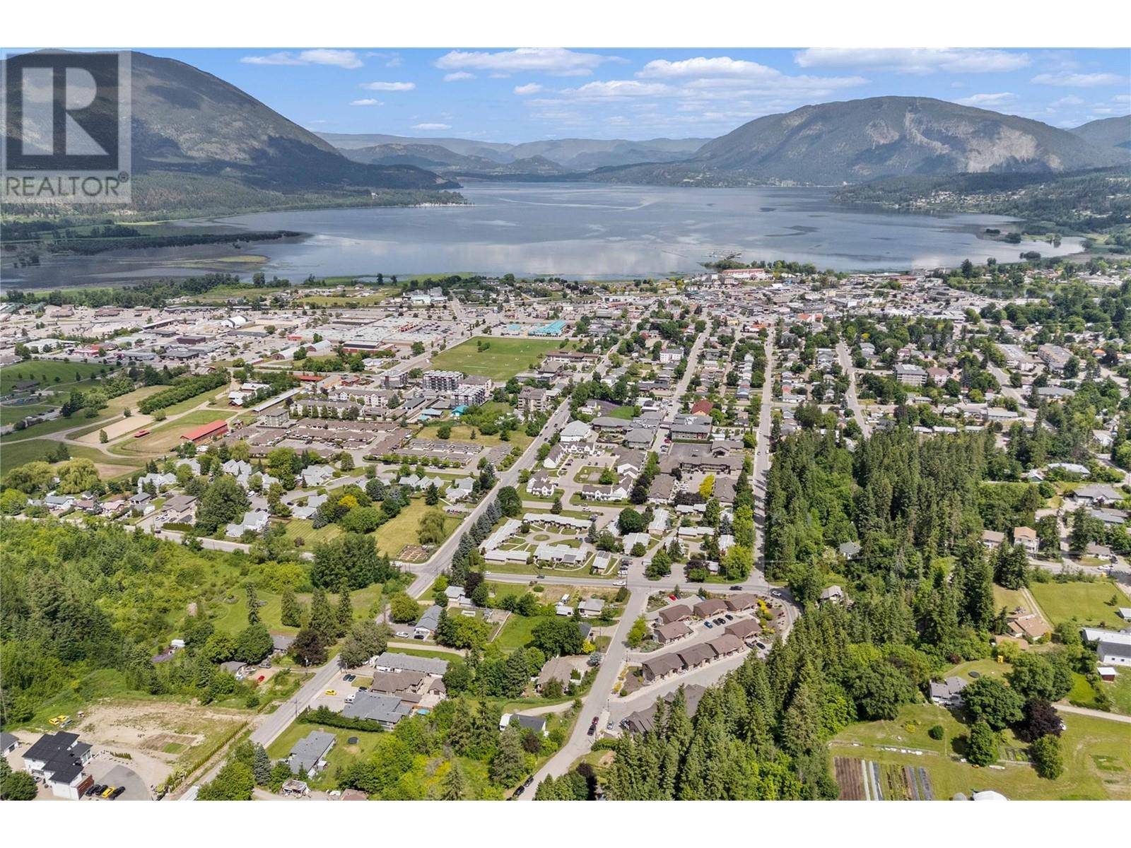 Salmon Arm, BC V1E1J3,1230 1 Street SE
