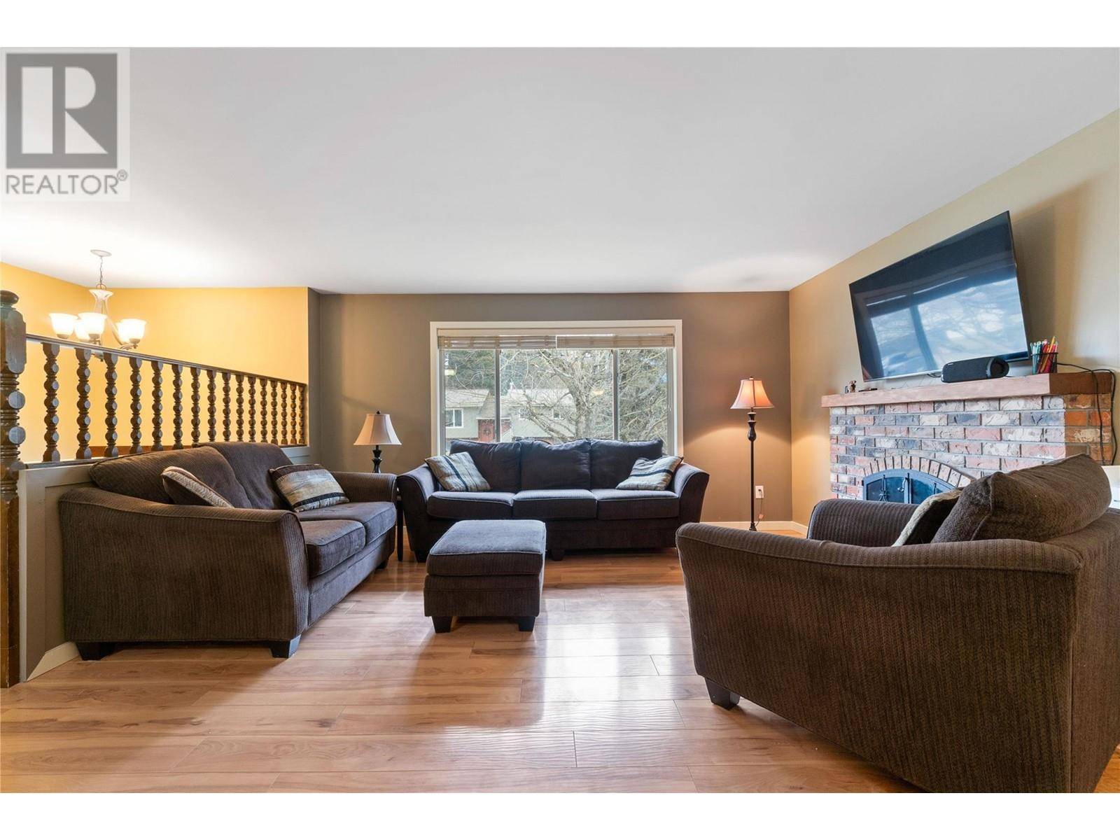 Salmon Arm, BC V1E2C4,3371 7 Avenue SE