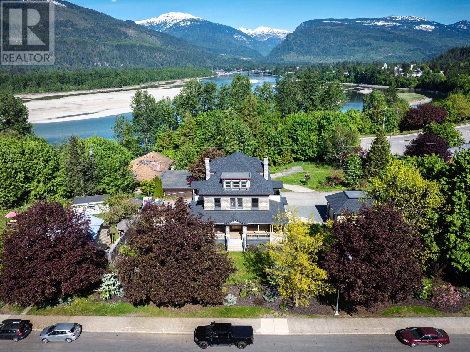 Revelstoke, BC V0E2S0,805 & 815 Mackenzie Avenue