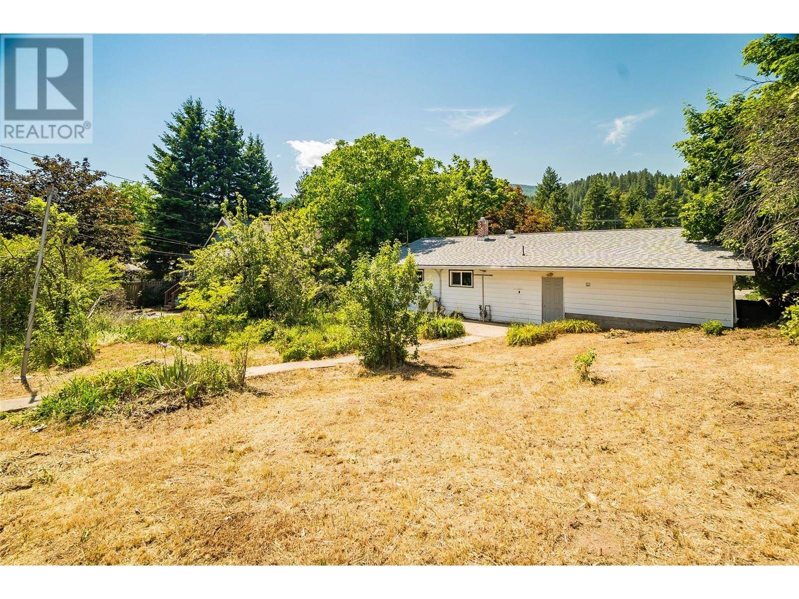 Castlegar, BC V1N1K5,405 10th Avenue