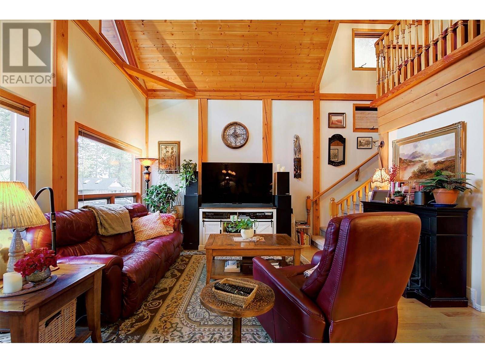 Vernon, BC V1H2A1,346 Hummingbird Avenue