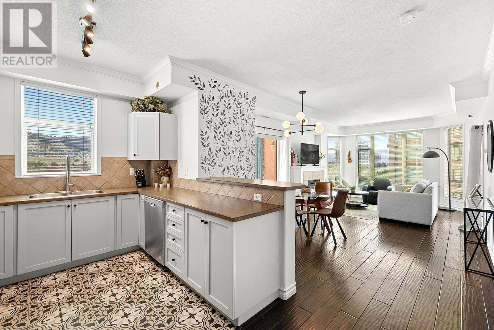Kelowna, BC V1Y9W7,1128 Sunset DR #703