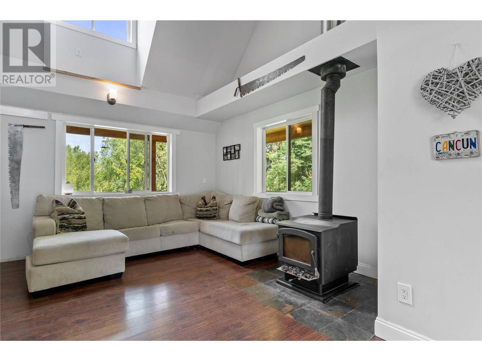 Salmon Arm, BC V1E1X9,4150 20 Avenue SE