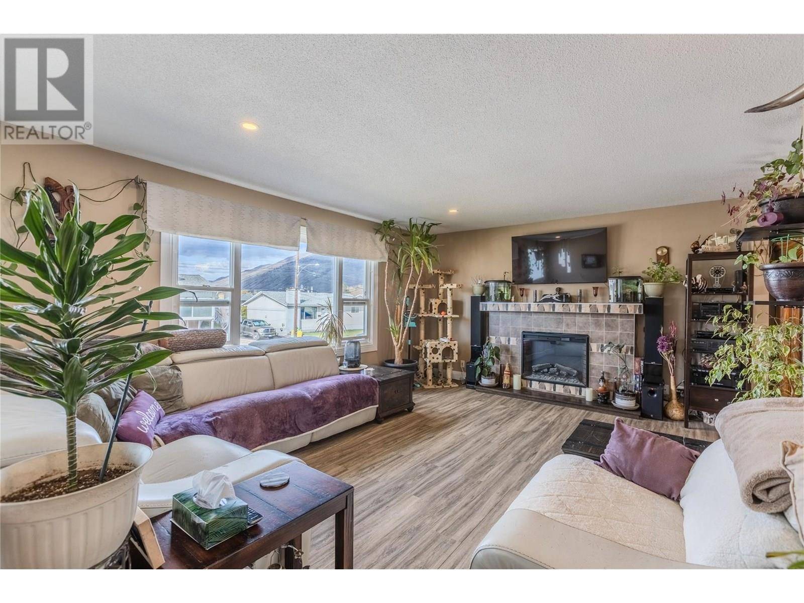 Kamloops, BC V2B1Z1,667 CUMBERLAND Avenue