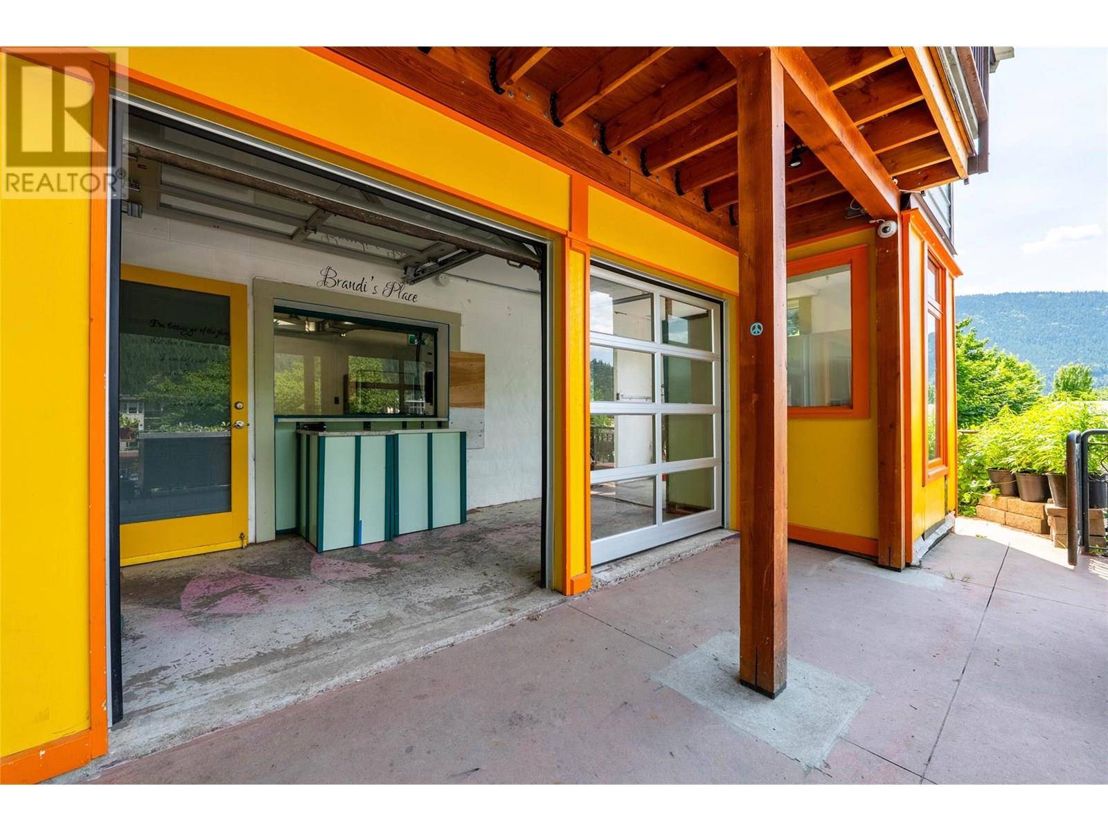 Nelson, BC V1L2A8,512 Hendryx ST #Lower