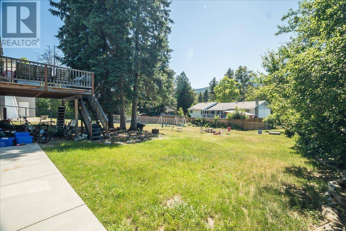 Castlegar, BC V1N3W6,1916 Riverside Crescent