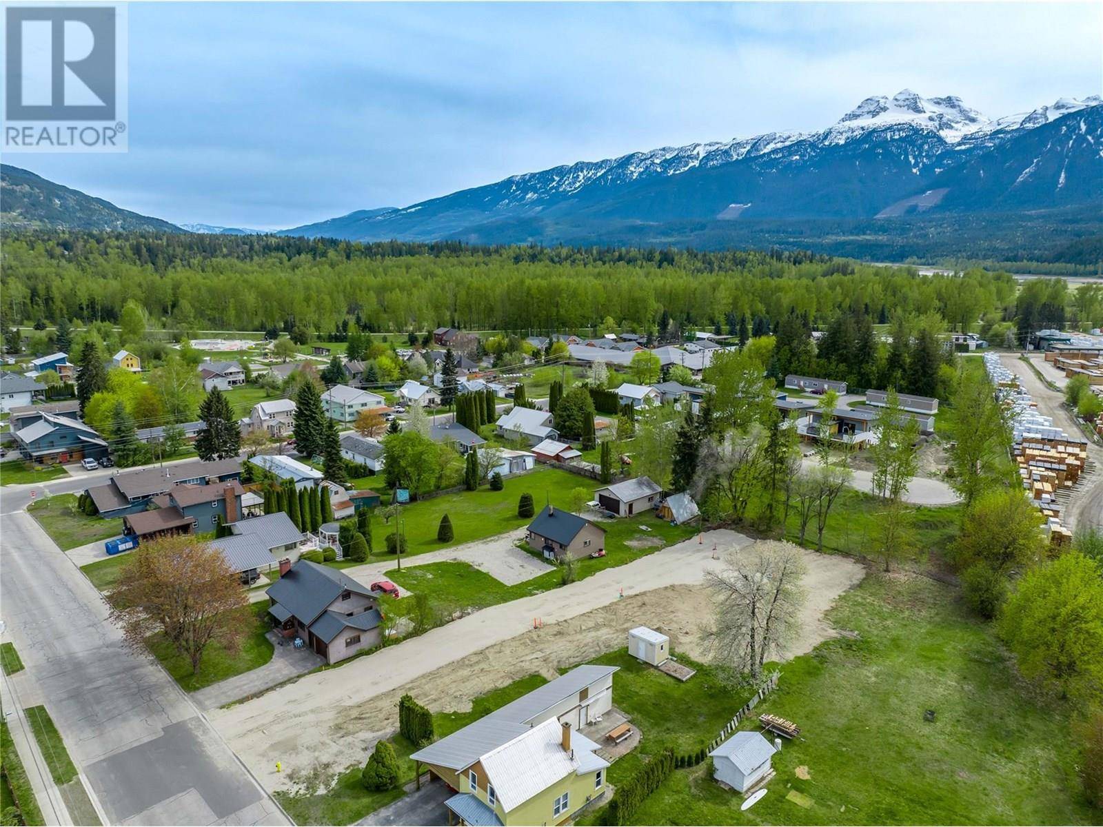 Revelstoke, BC V0E2S0,1-705 Eighth Street E