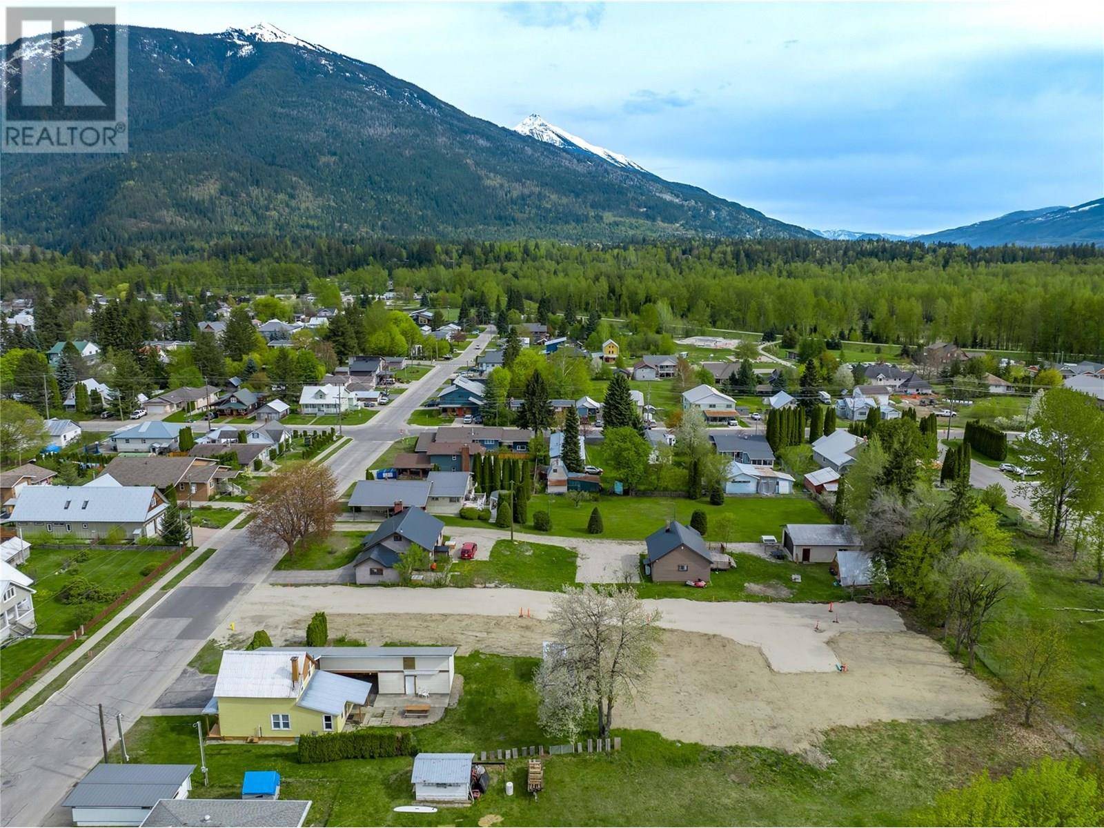 Revelstoke, BC V0E2S0,1-705 Eighth Street E