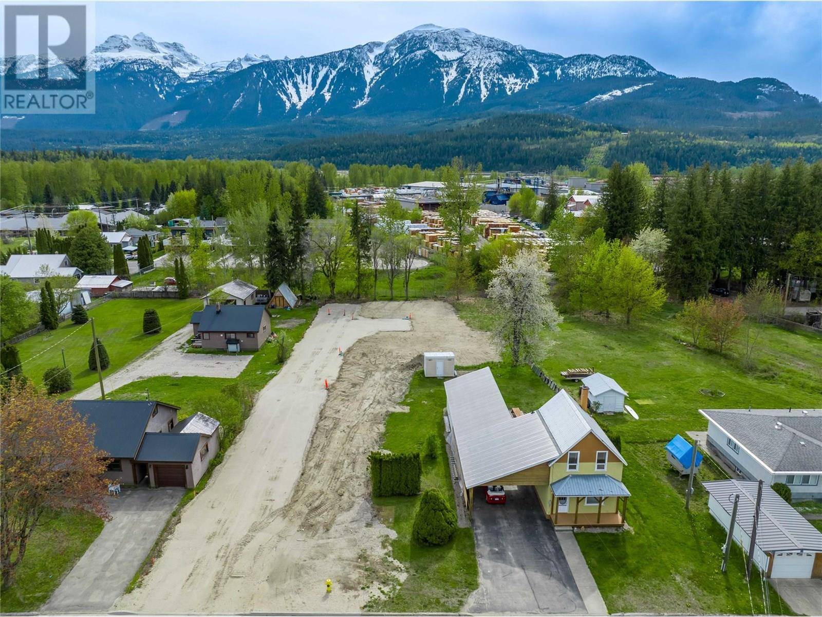 Revelstoke, BC V0E2S0,3-705 Eighth Street E