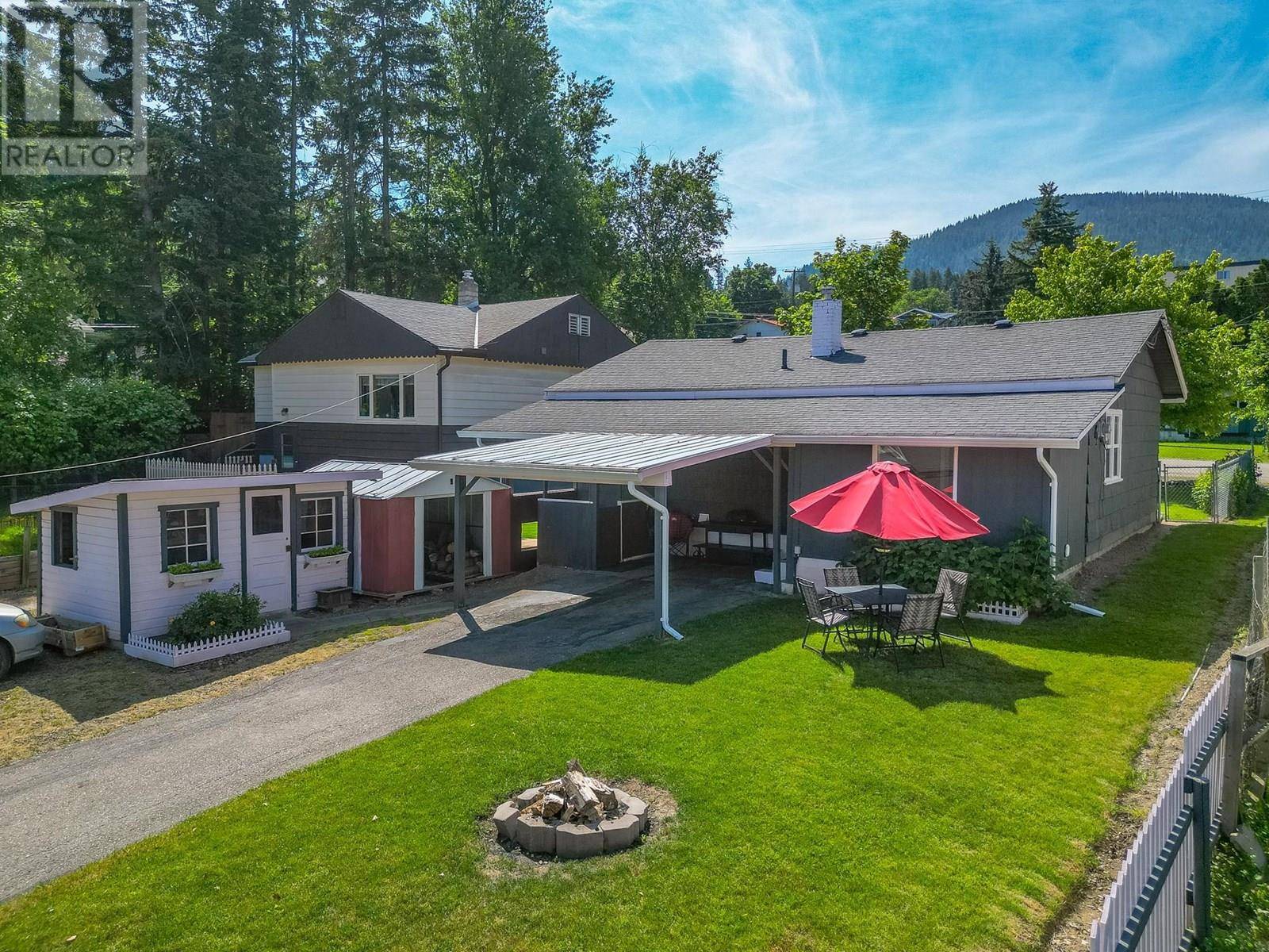 Salmon Arm, BC V1E1J7,571 1 Avenue SE