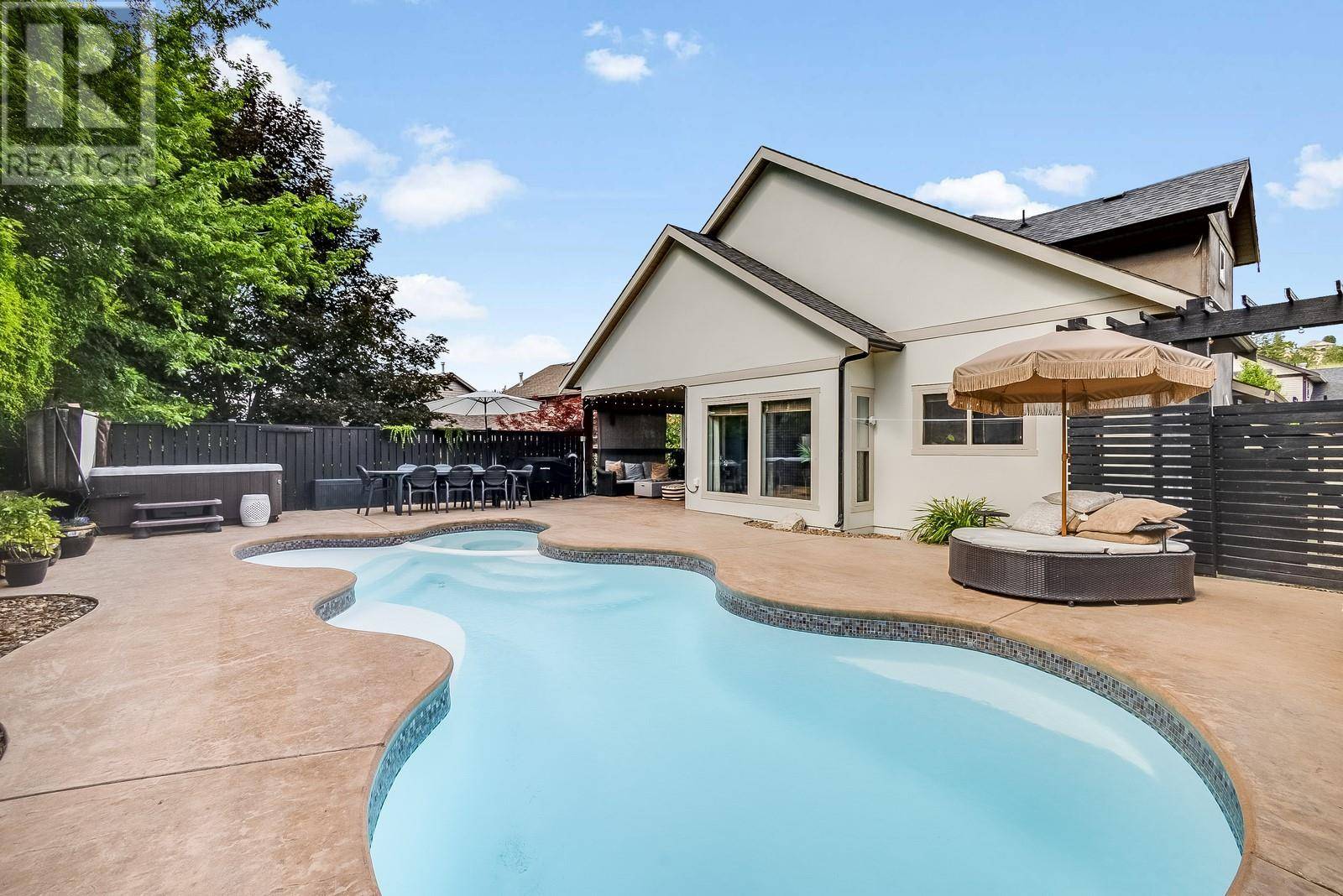 Kelowna, BC V1W4X9,985 Paret Crescent