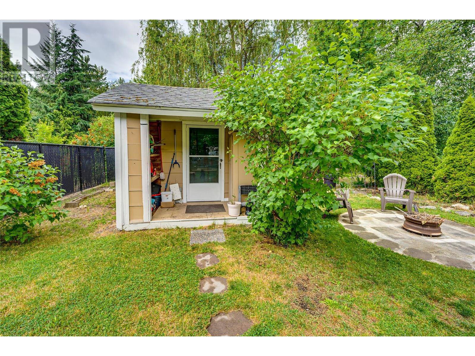 Sicamous, BC V0E2V1,402 Oak Avenue