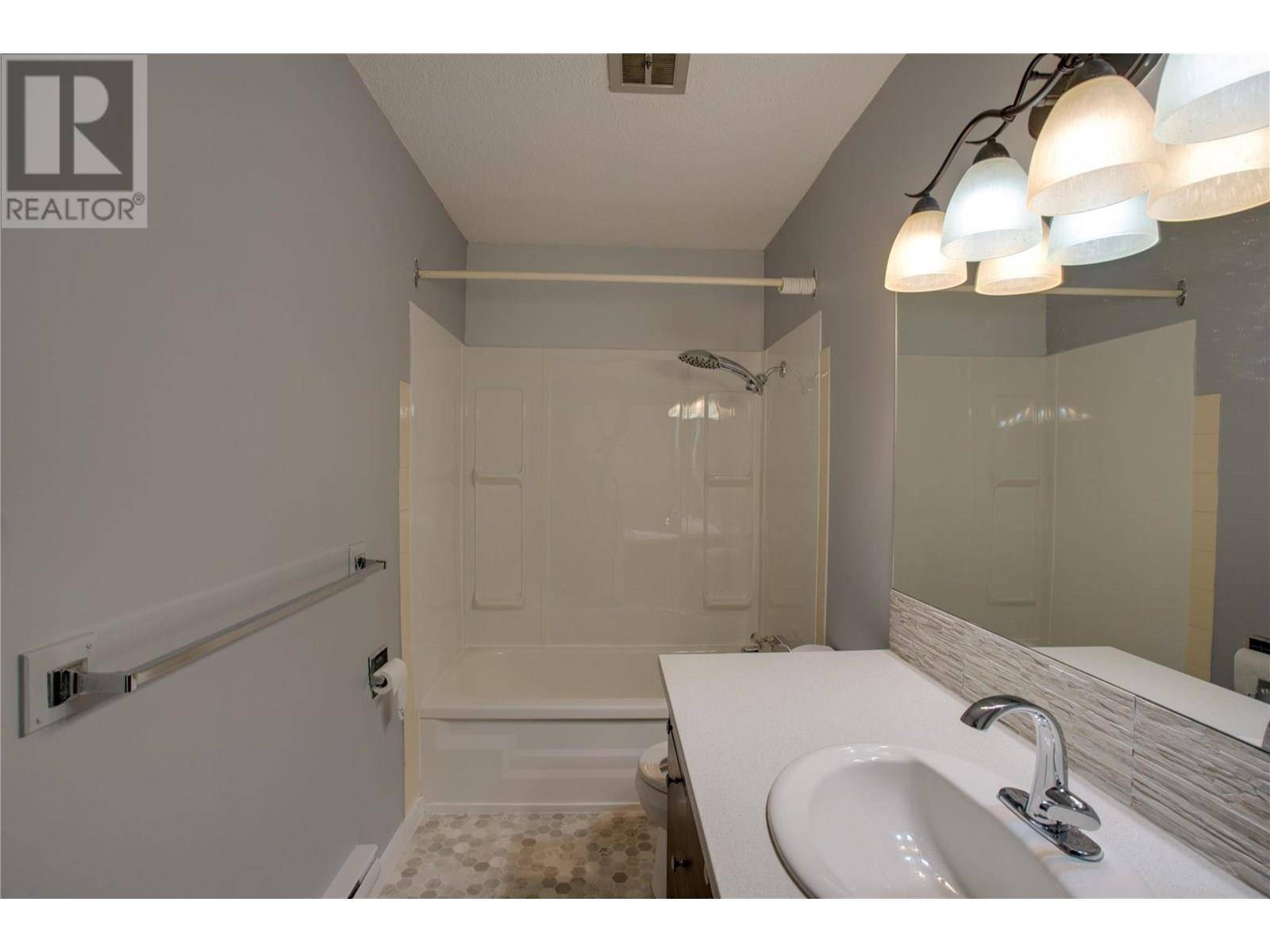 Vernon, BC V1T6H2,4101 Alexis Park DR #204