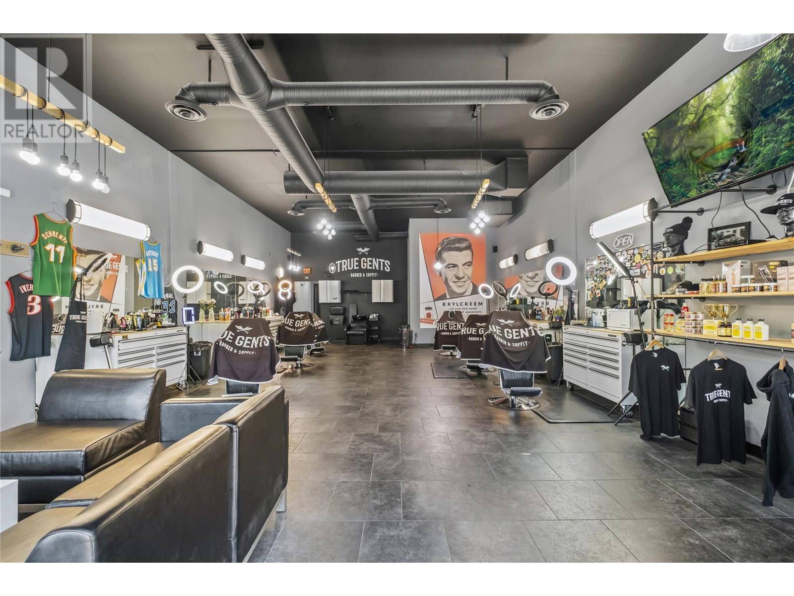 Kelowna, BC V1V2V8,532 Yates RD #102