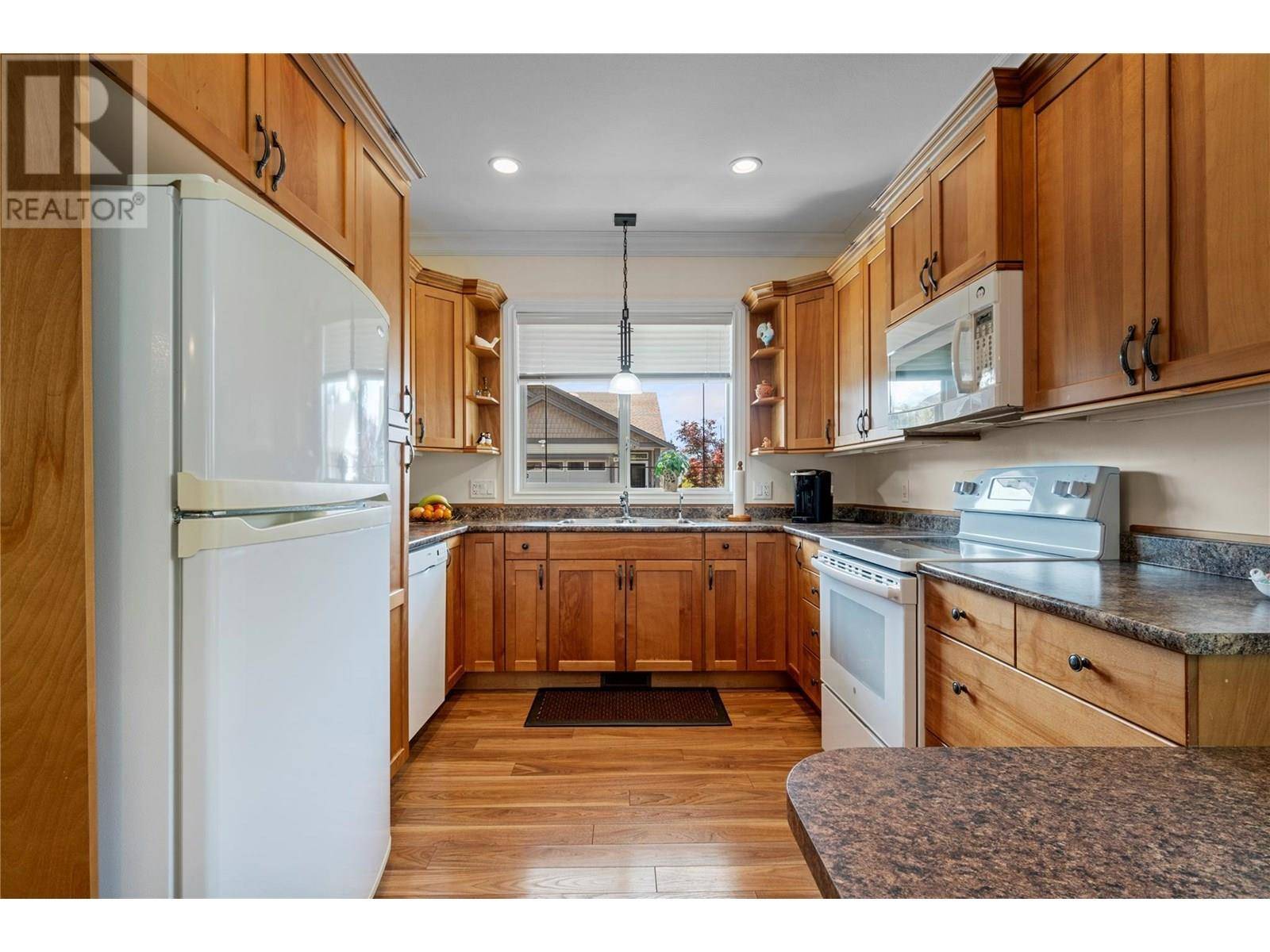 Salmon Arm, BC V1E0B7,2850 7 AVE Northeast #4