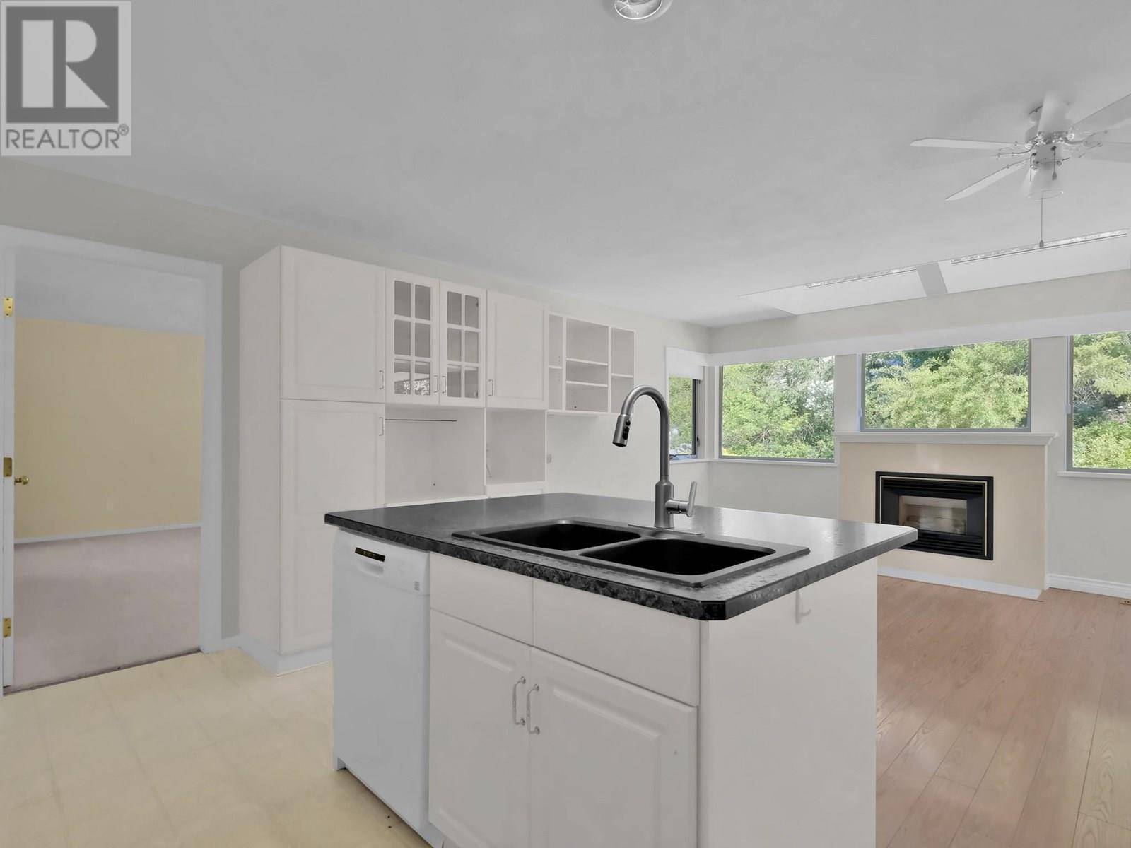 Penticton, BC V2A7N4,102 Forestbrook PL #207