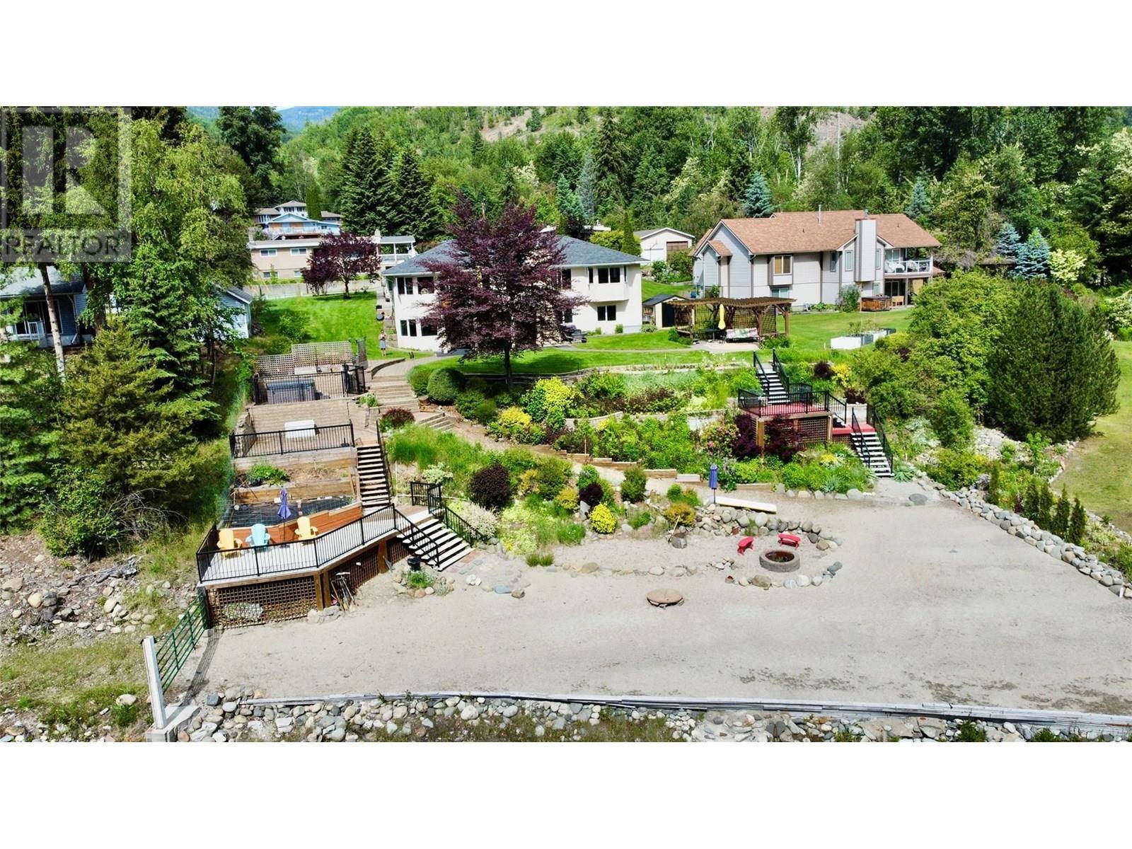 Trail, BC V1R4V4,525 3RD Avenue