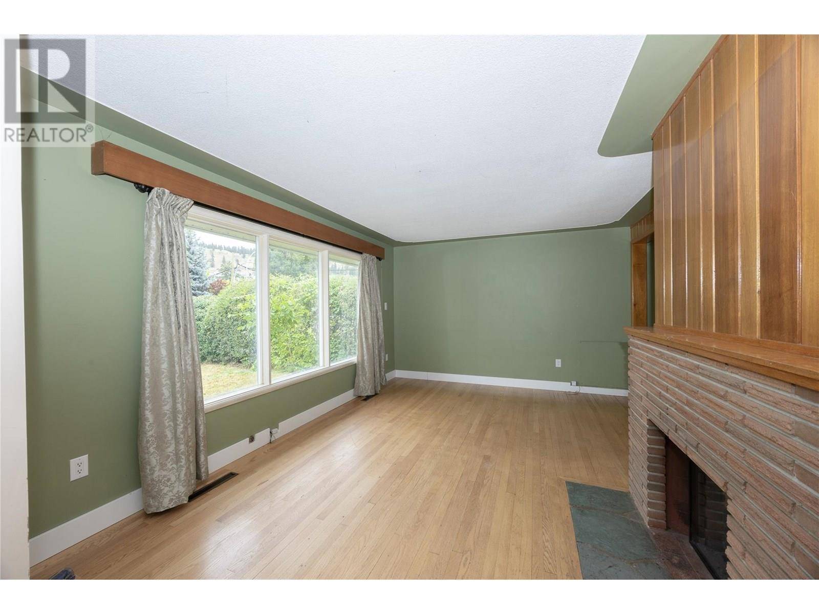Kelowna, BC V1Y7J8,691 Bay Avenue
