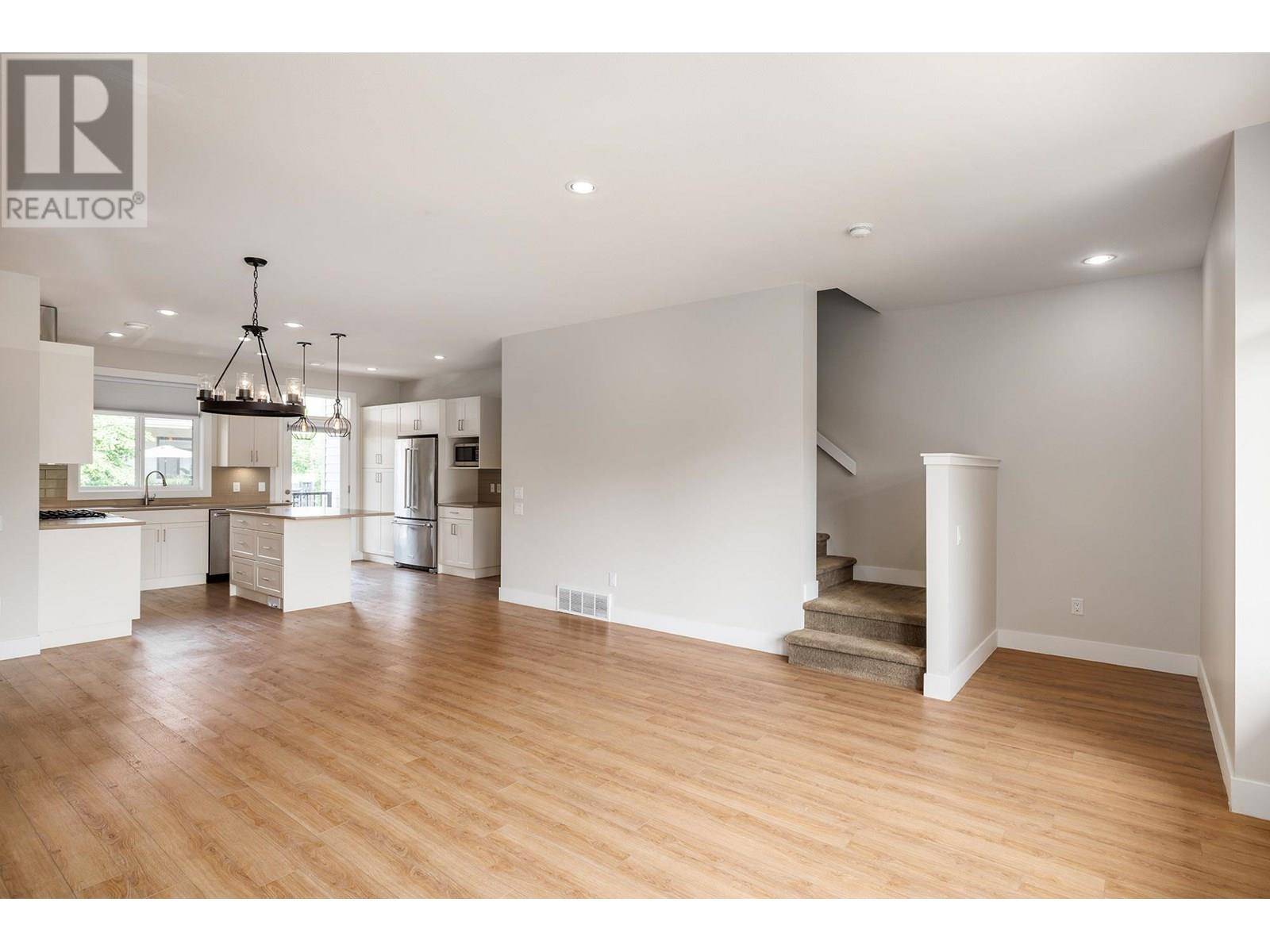 Kelowna, BC V1Y0B2,1102 Cameron AVE #3