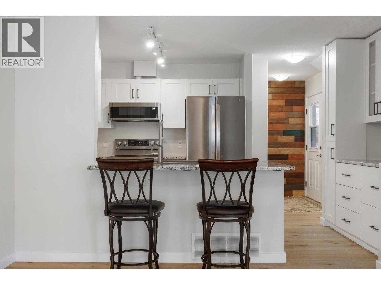 Peachland, BC V0H1X5,5460 Clements CRES #107