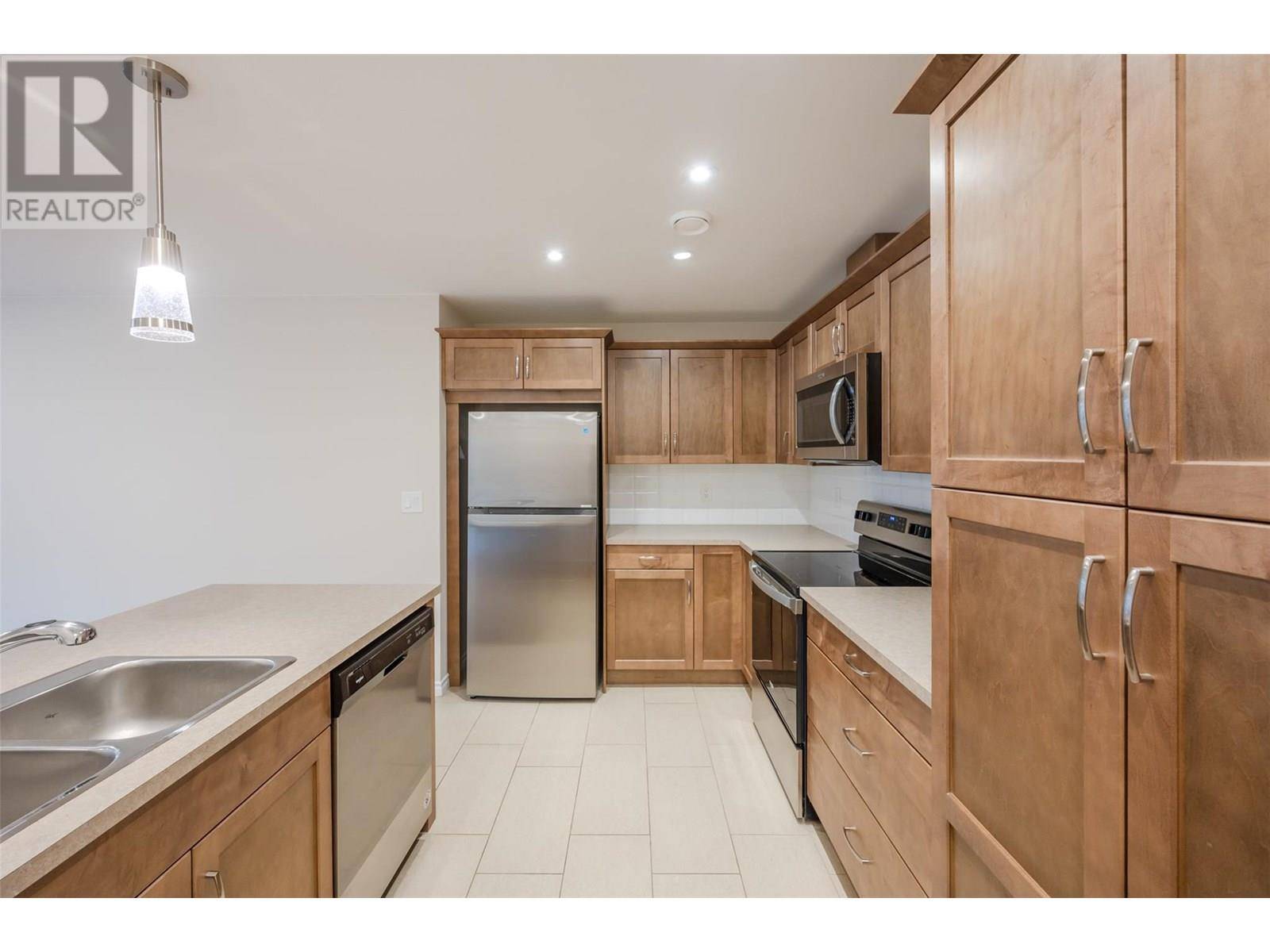 Penticton, BC V2A0H6,3346 Skaha Lake RD #306
