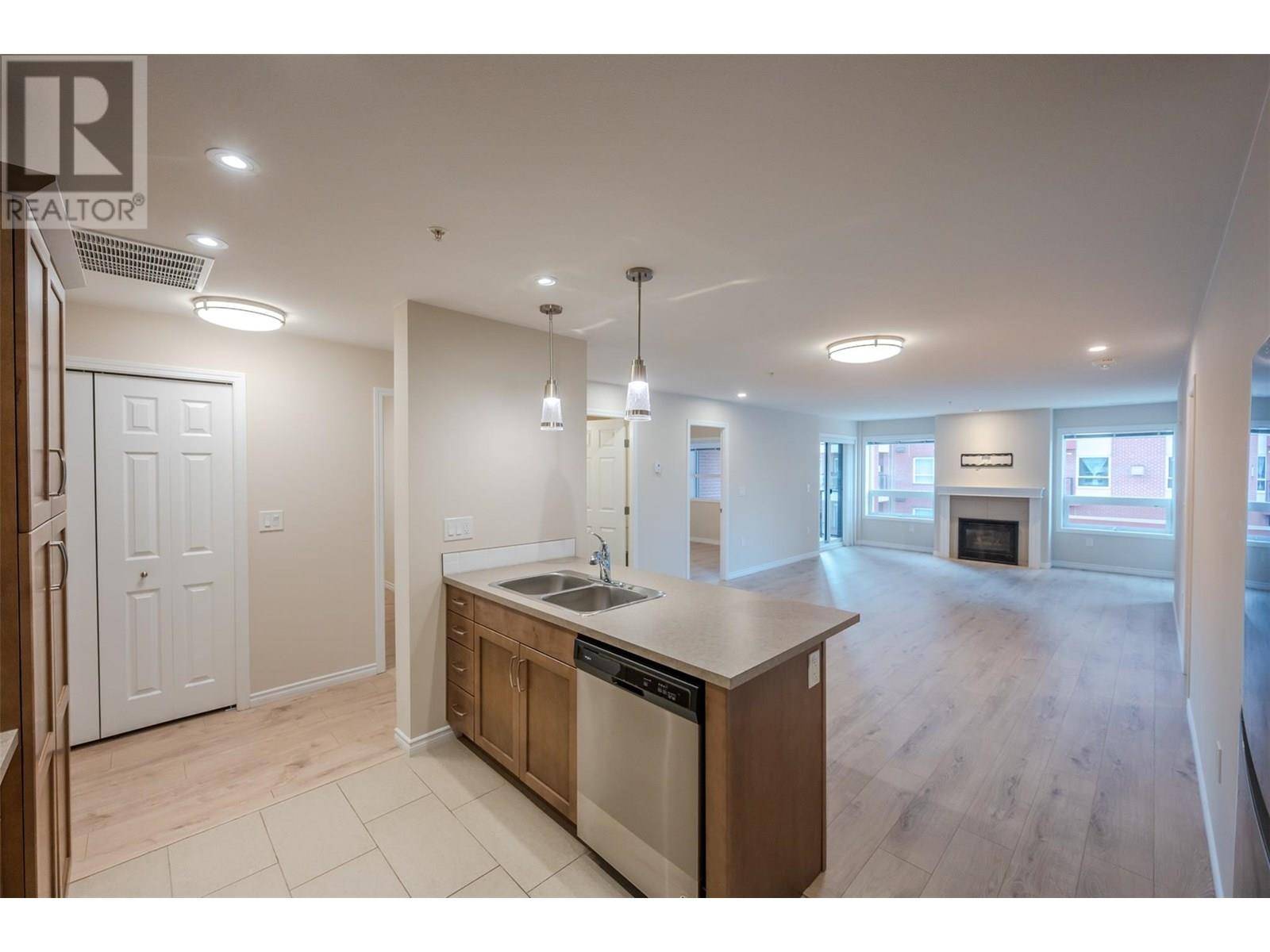 Penticton, BC V2A0H6,3346 Skaha Lake RD #306