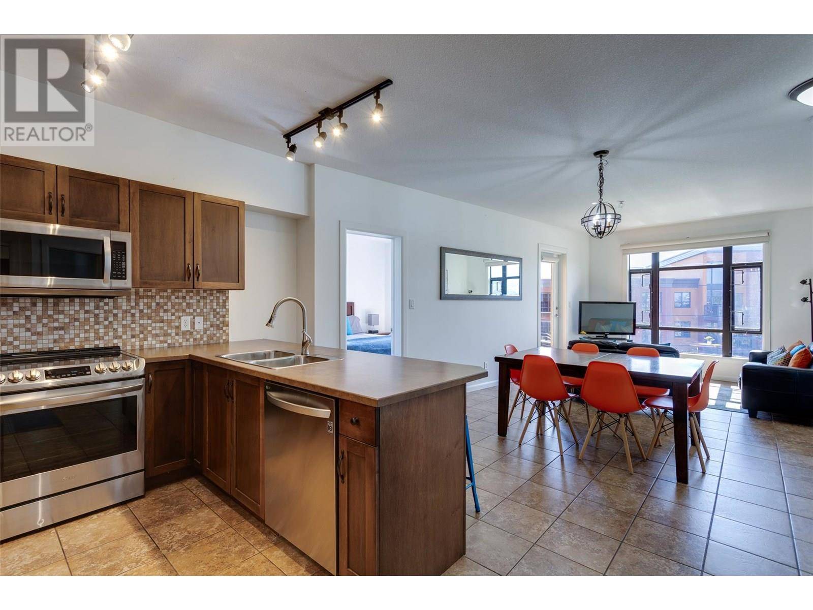 Kelowna, BC V1W3G7,654 Cook RD #611
