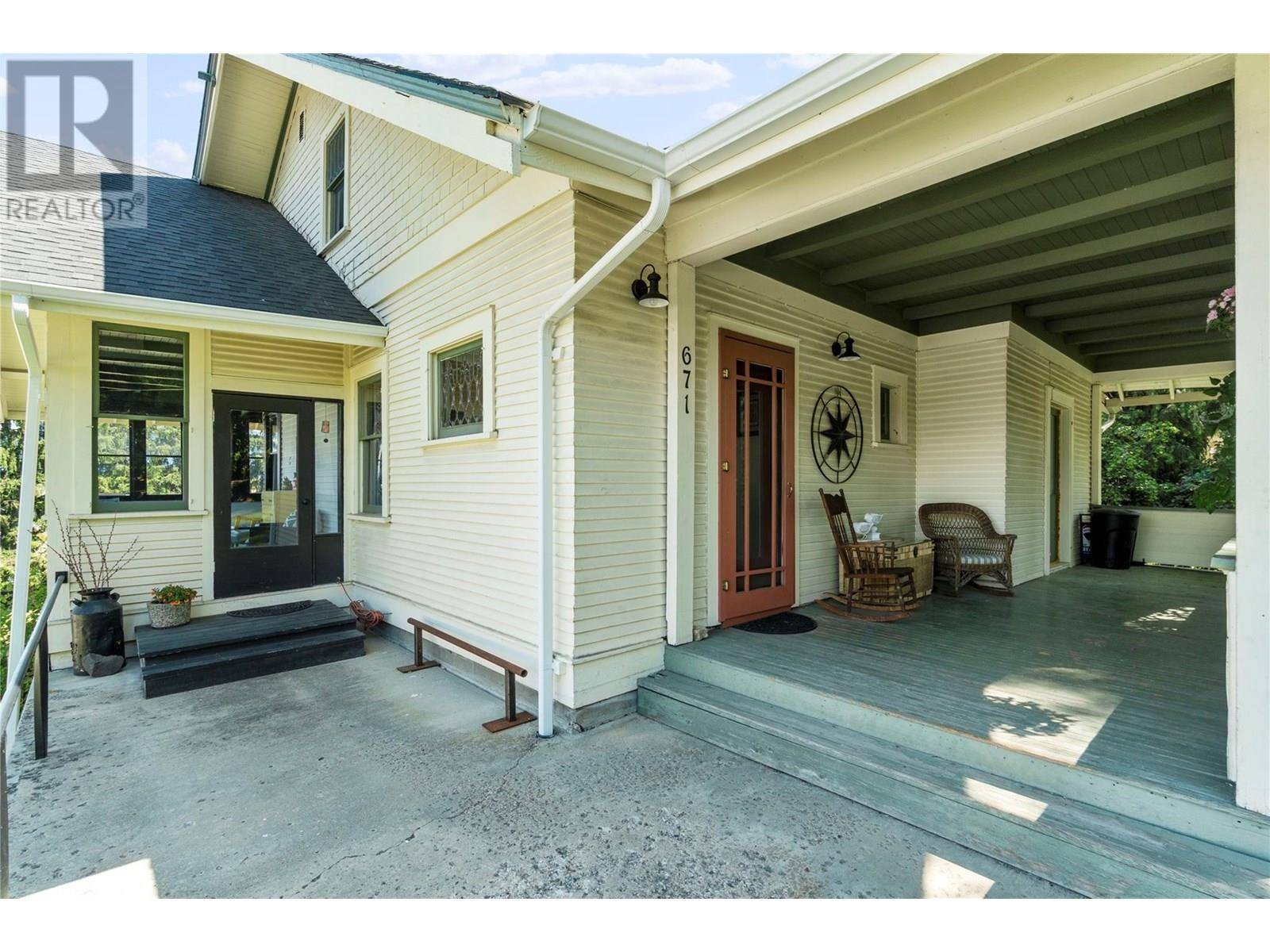 Salmon Arm, BC V1E1H2,671 2 Avenue NE
