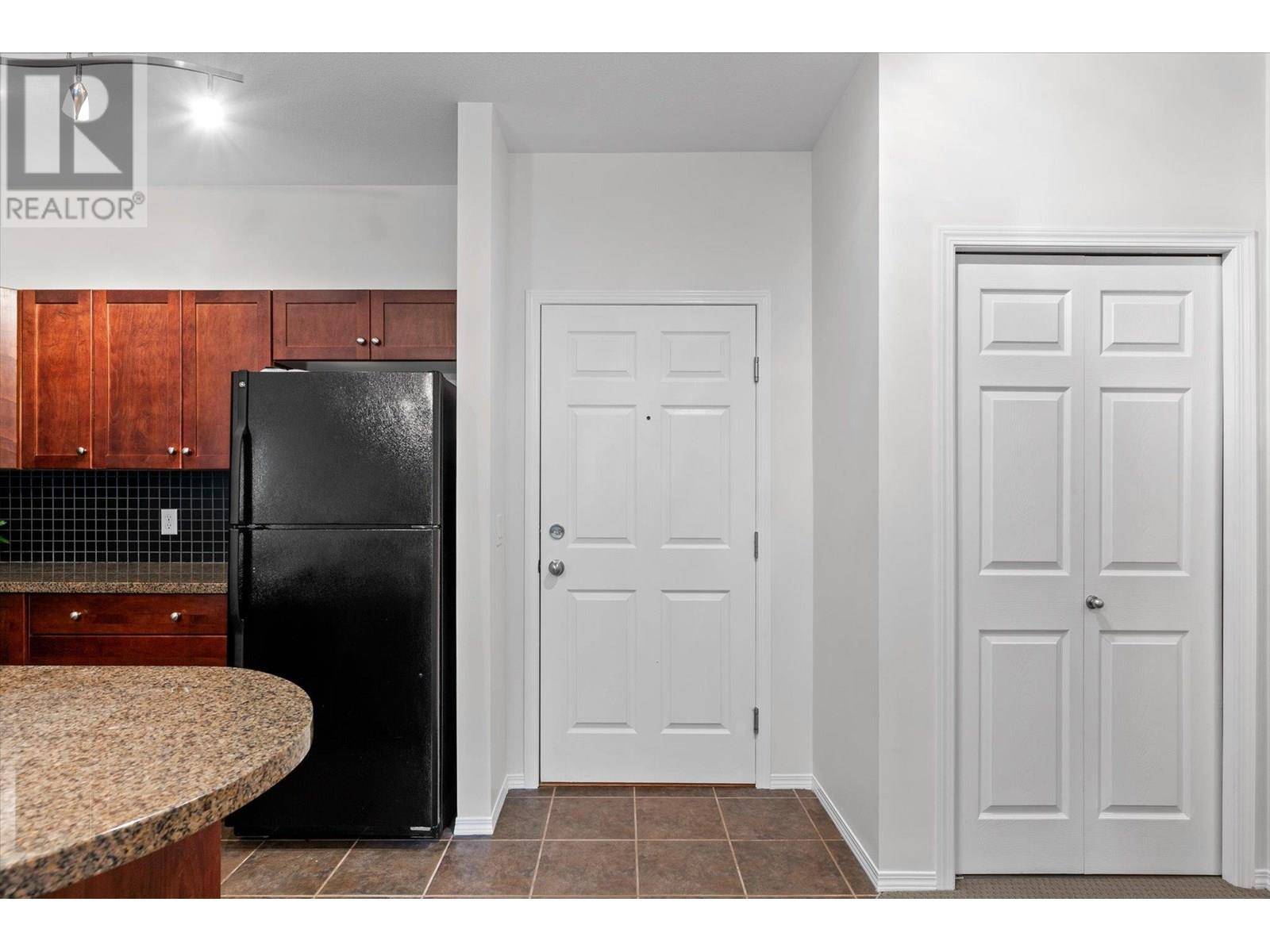 Kelowna, BC V1V2W7,1875 Country Club DR #1317