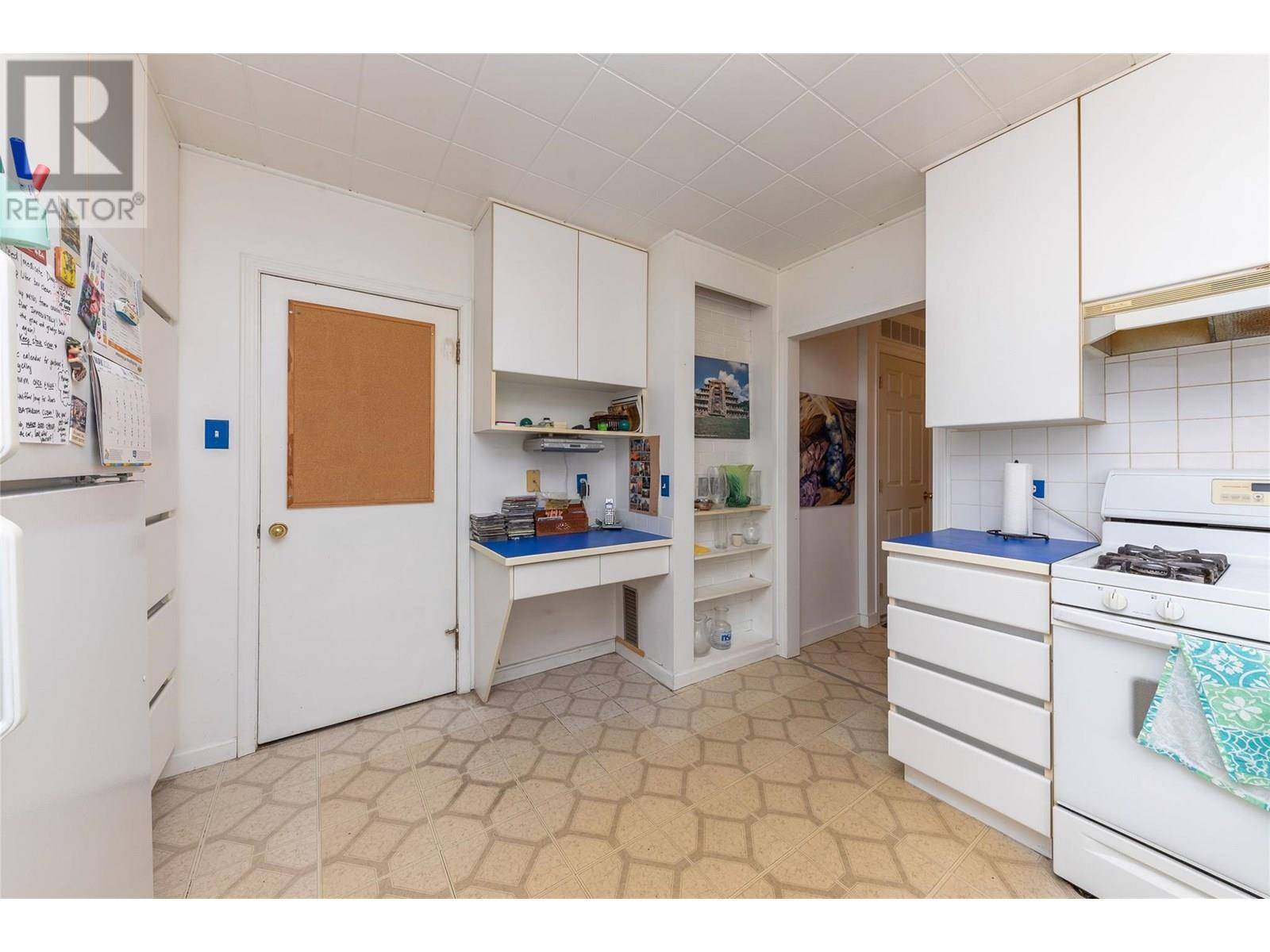 Kamloops, BC V2C2Z2,1445 Pine Crescent